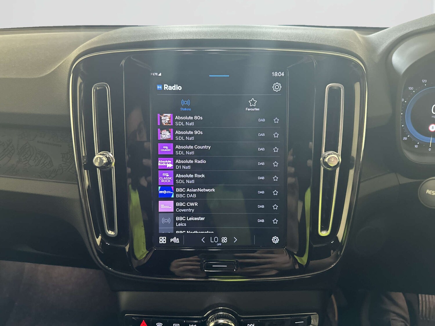 Used Volvo XC40 2023 for sale - 77967830: Photo 21