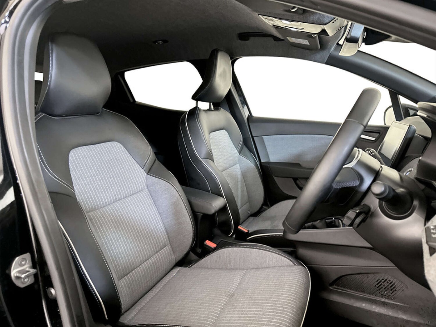 Used Renault Clio 2024 for sale - 77366795: Photo 12