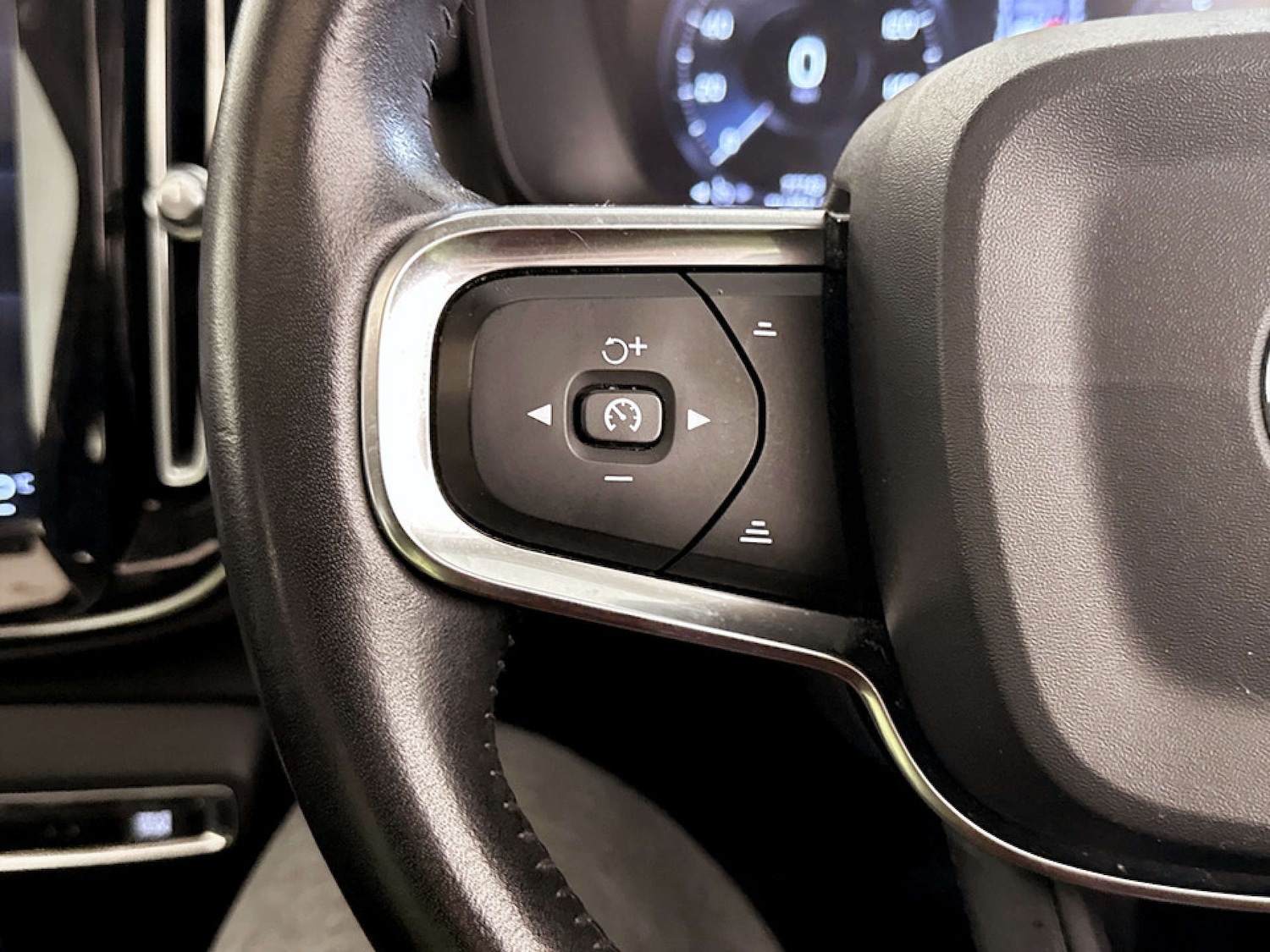 Used Volvo XC40 2018 for sale - 77328630: Photo 18