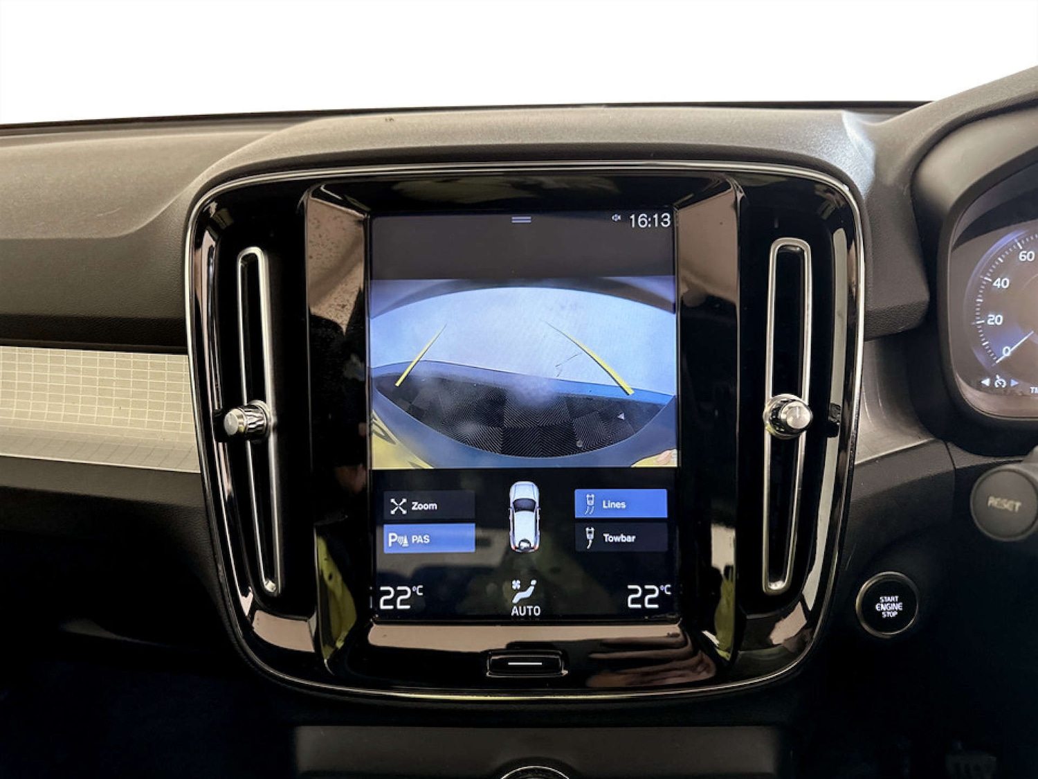 Used Volvo XC40 2018 for sale - 77328630: Photo 21