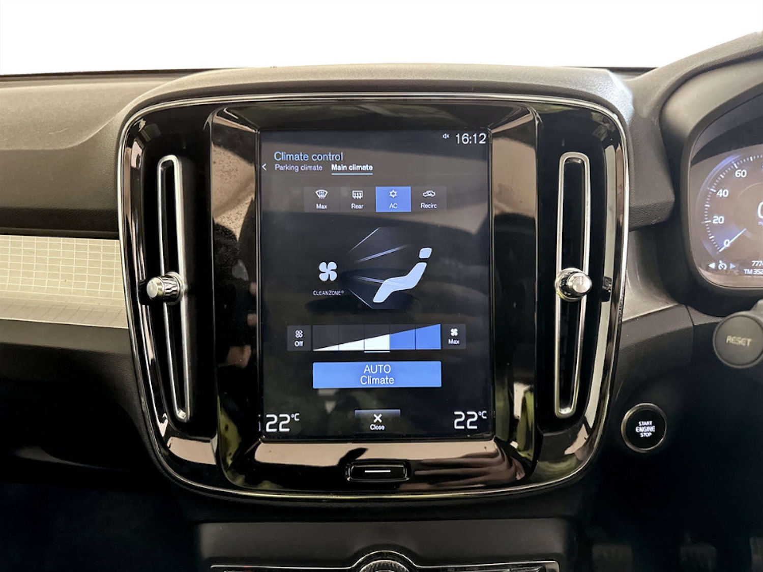 Used Volvo XC40 2018 for sale - 77328630: Photo 25