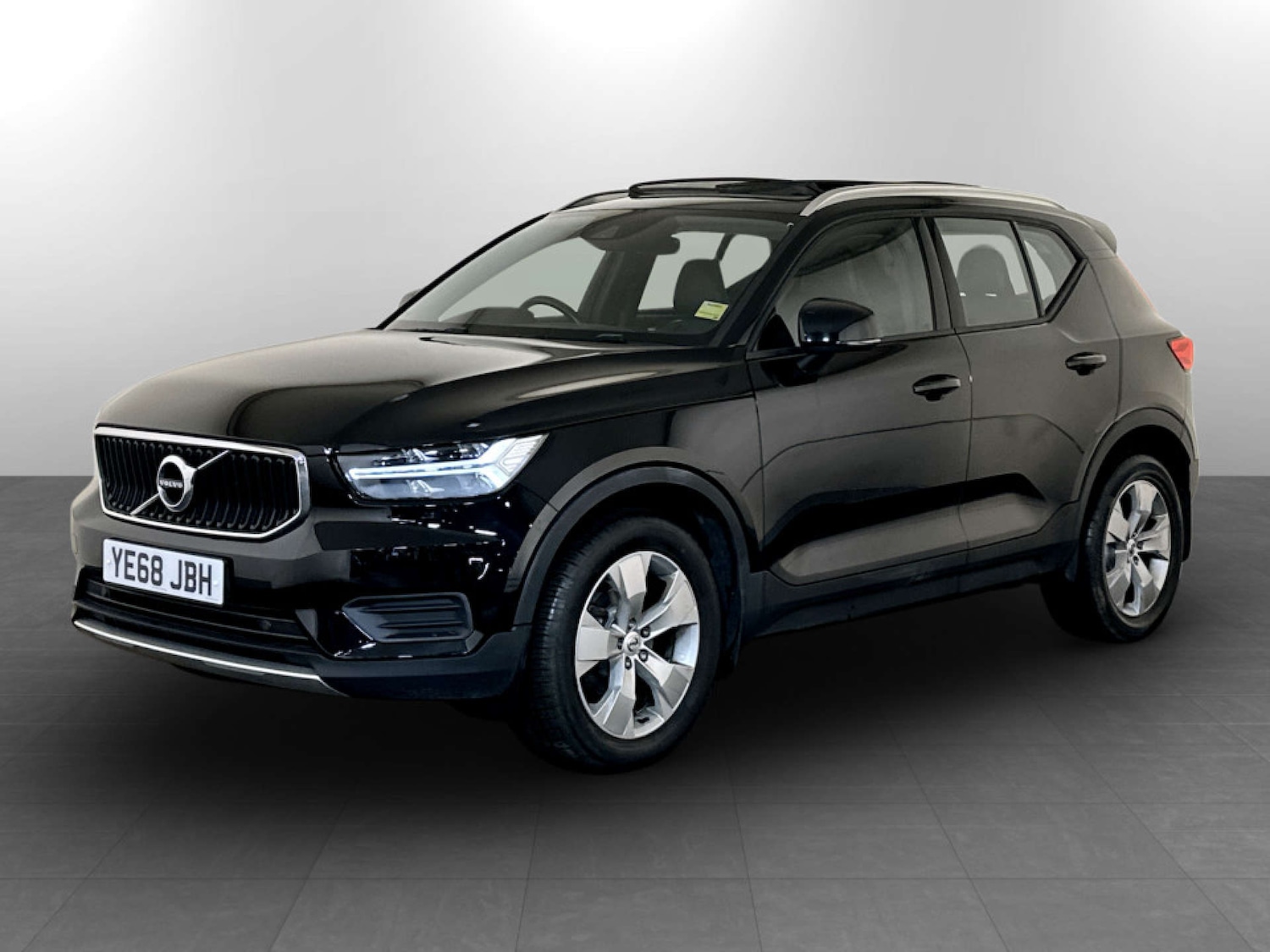Used Volvo XC40 2018 for sale - 77328630: Photo 6
