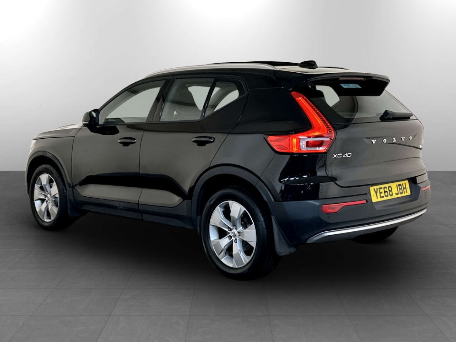 Used Volvo XC40 2018 for sale - 77328630: Photo 8