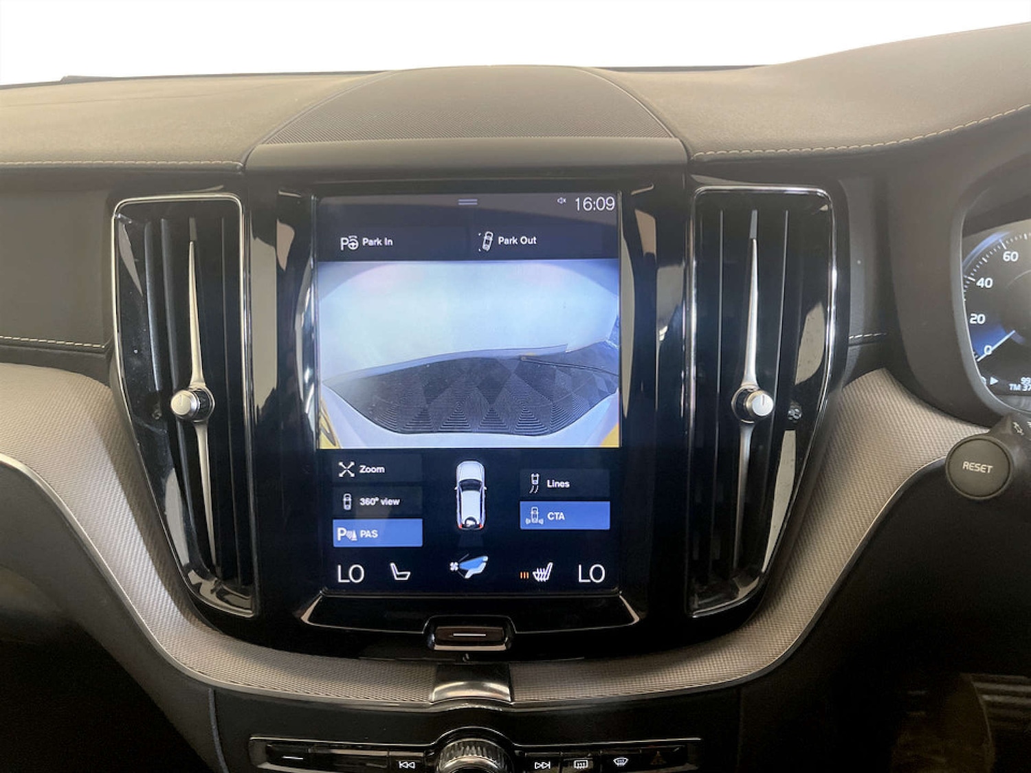 Used Volvo XC60 2020 for sale - 77506824: Photo 20