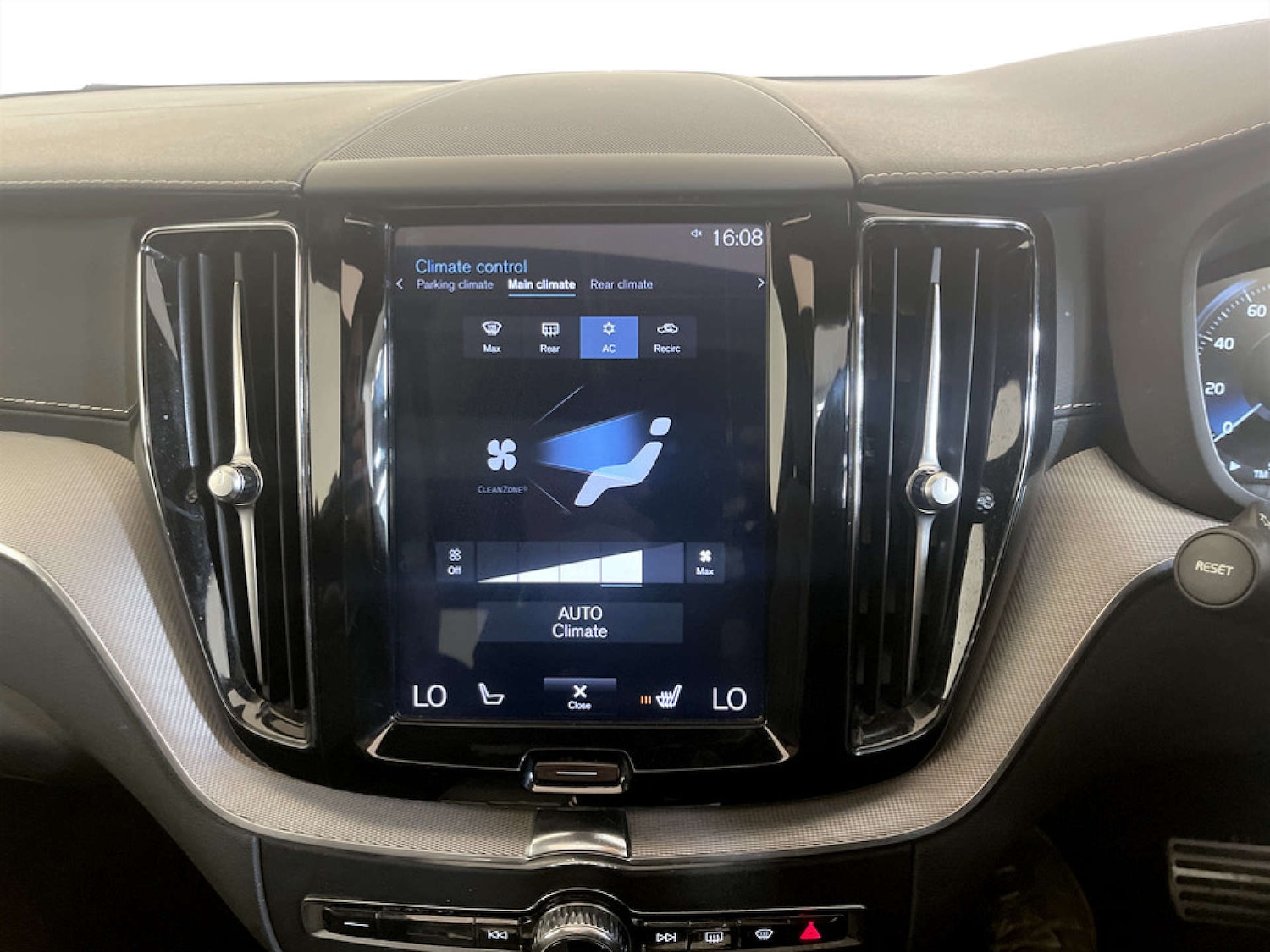 Used Volvo XC60 2020 for sale - 77506824: Photo 23