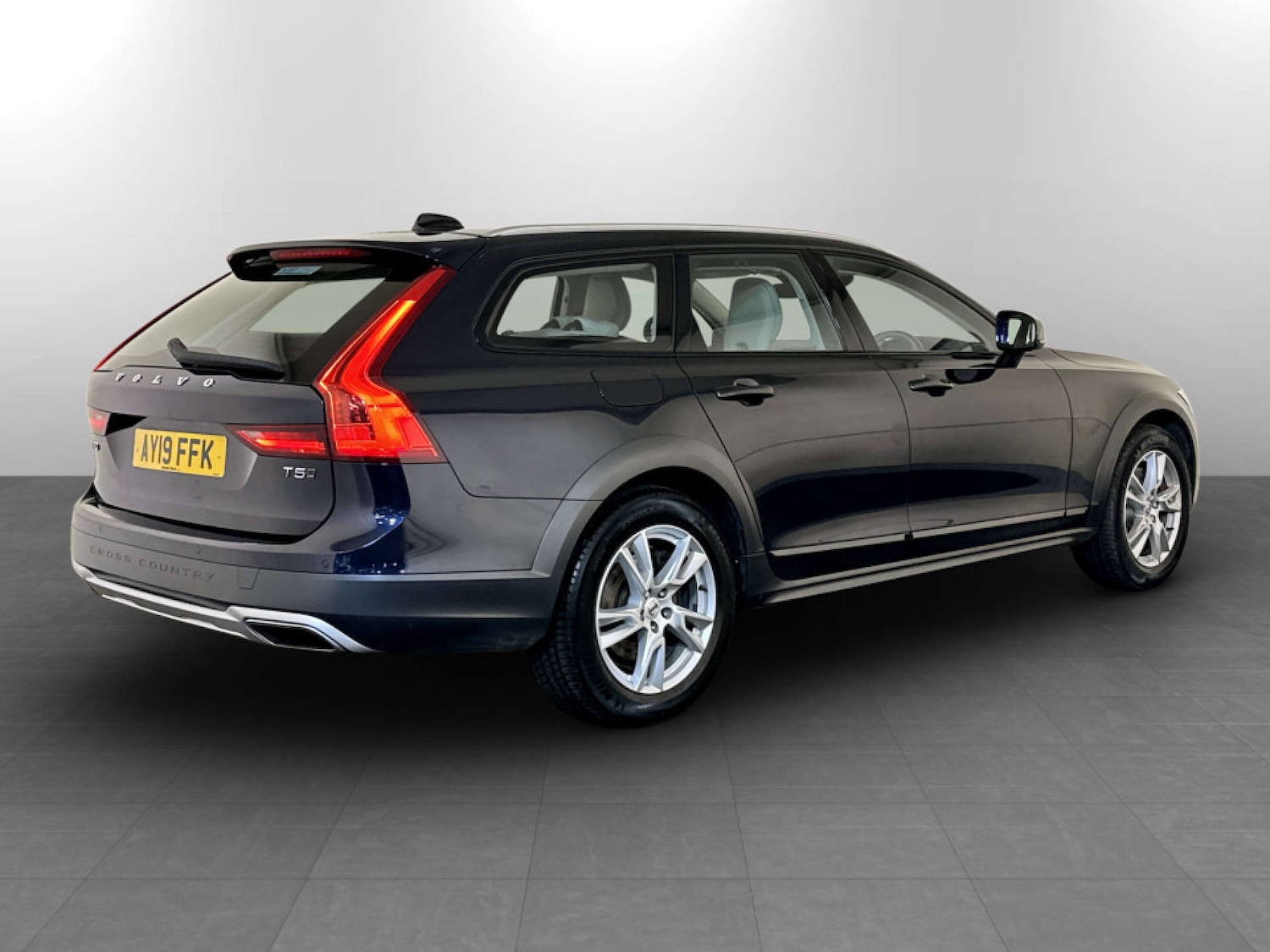 Used Volvo V90 Cross Country 2019 for sale - 77186083: Photo 10
