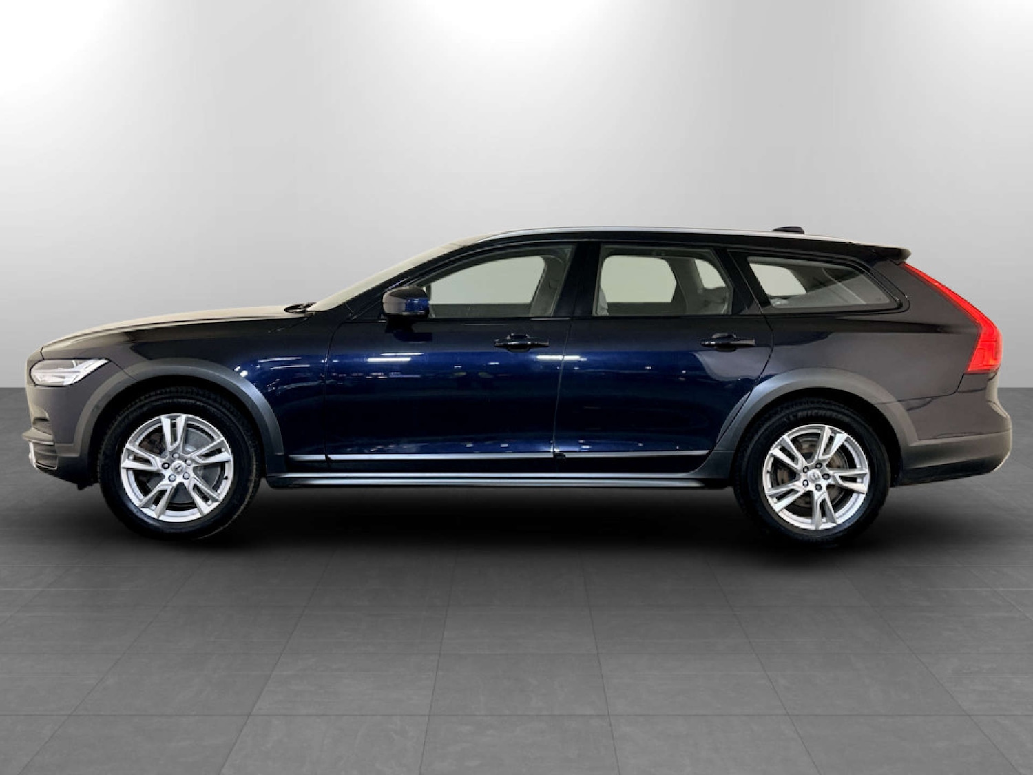 Used Volvo V90 Cross Country 2019 for sale - 77186083: Photo 7