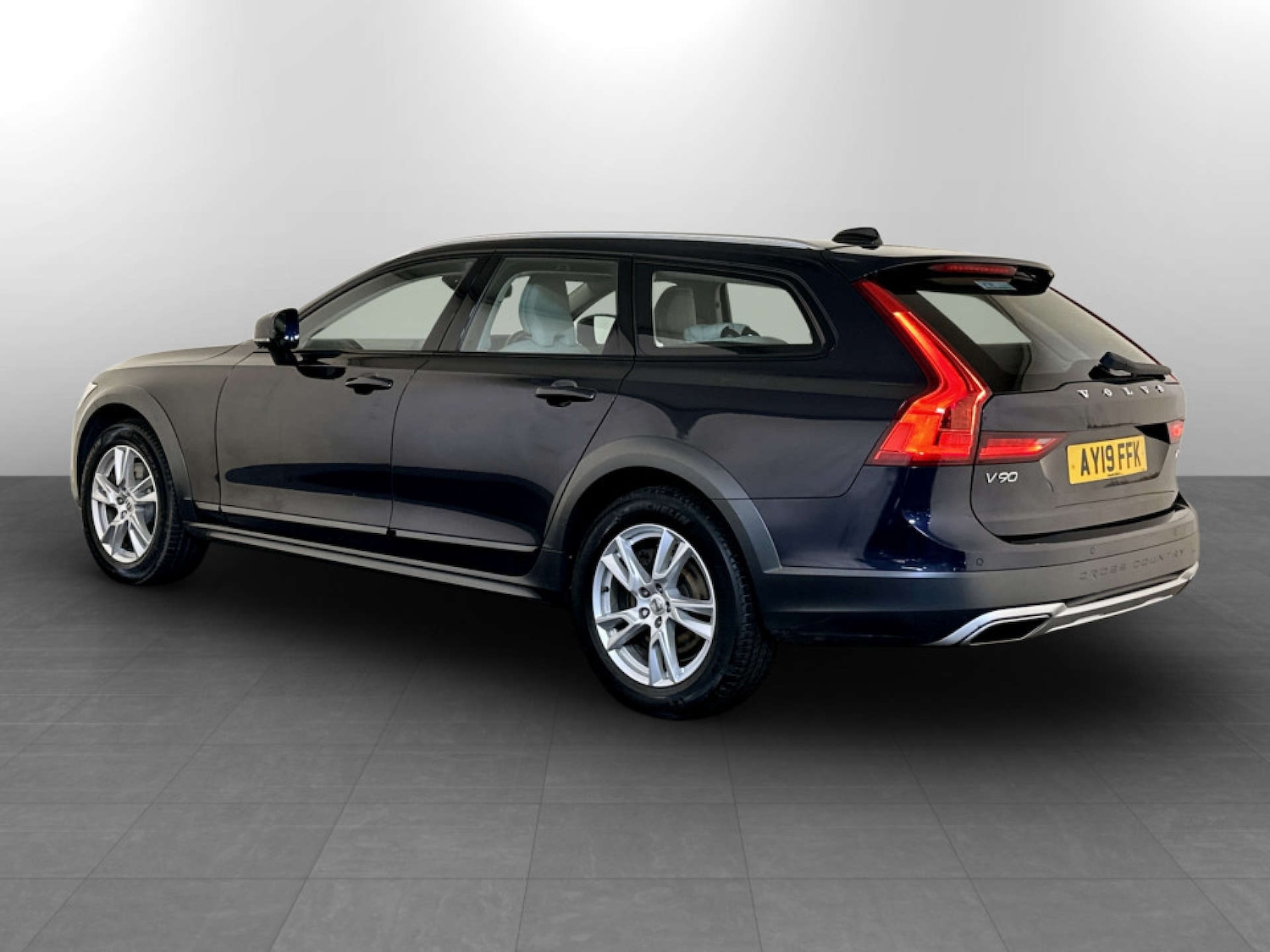 Used Volvo V90 Cross Country 2019 for sale - 77186083: Photo 8