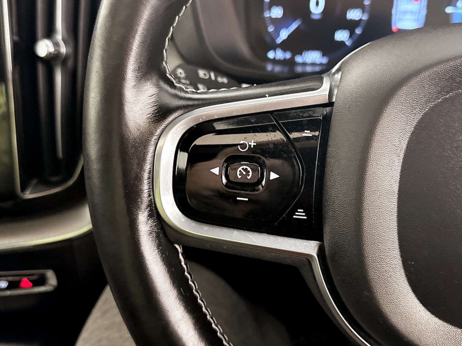 Used Volvo XC60 2021 for sale - 77452508: Photo 17