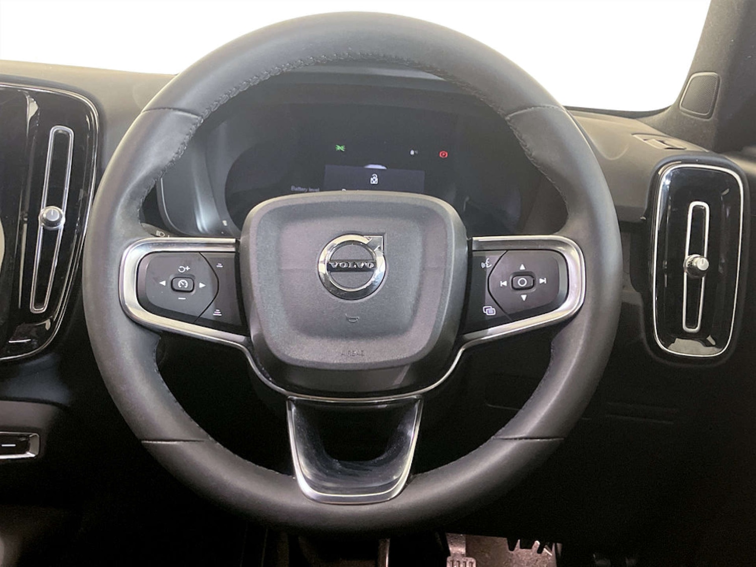 Used Volvo XC40 2023 for sale - 77470052: Photo 15