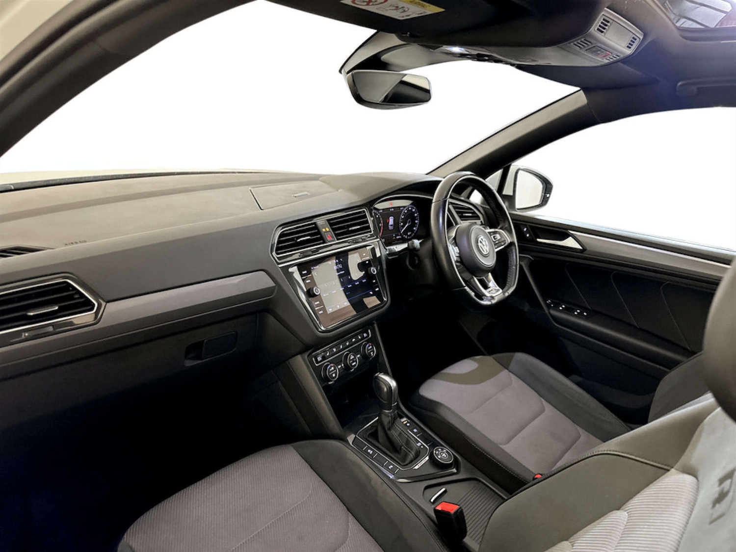 Used Volkswagen Tiguan 2018 for sale - 77259141: Photo 12