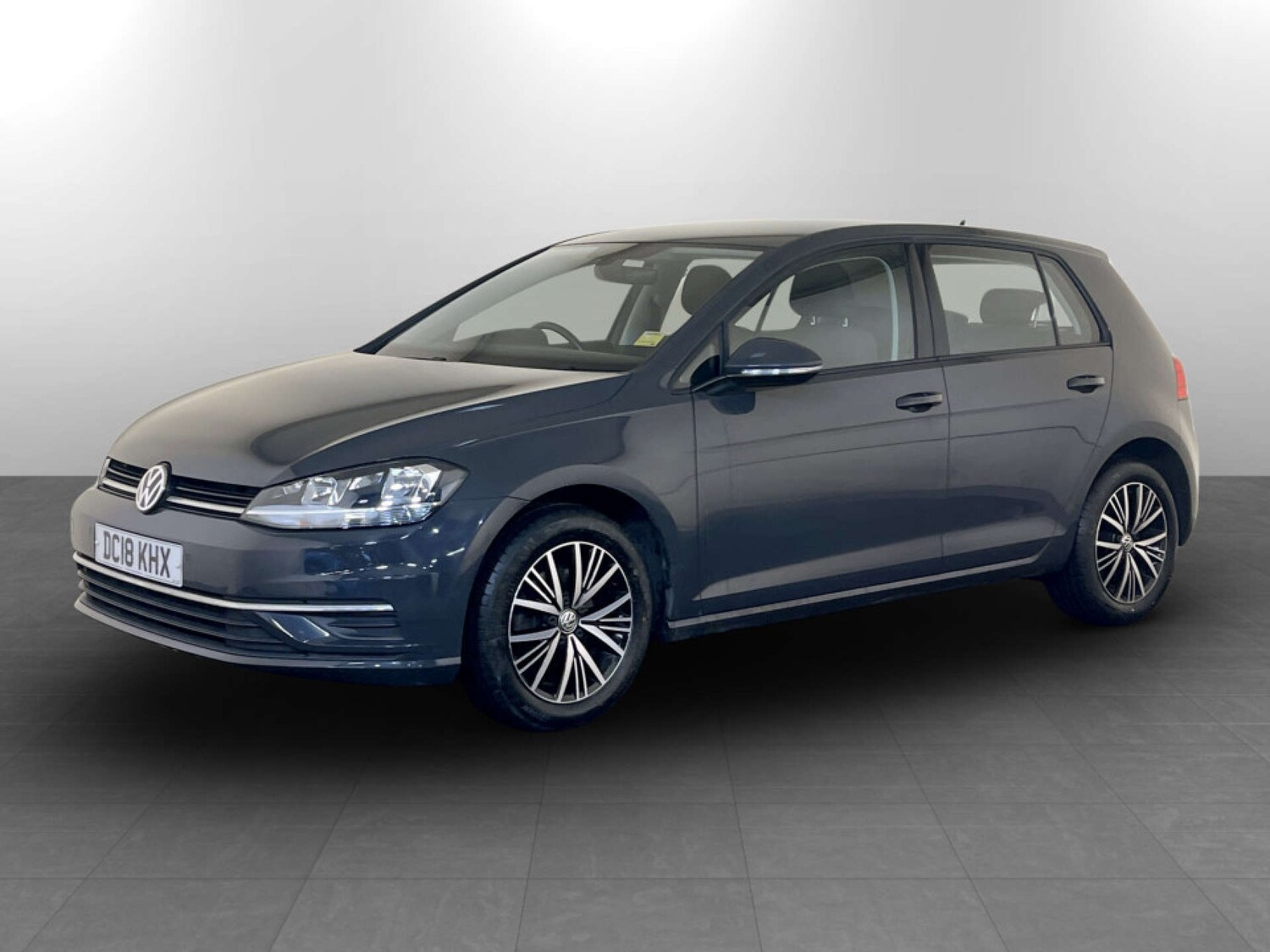 Used Volkswagen Golf 2018 for sale - 77639625: Photo 6