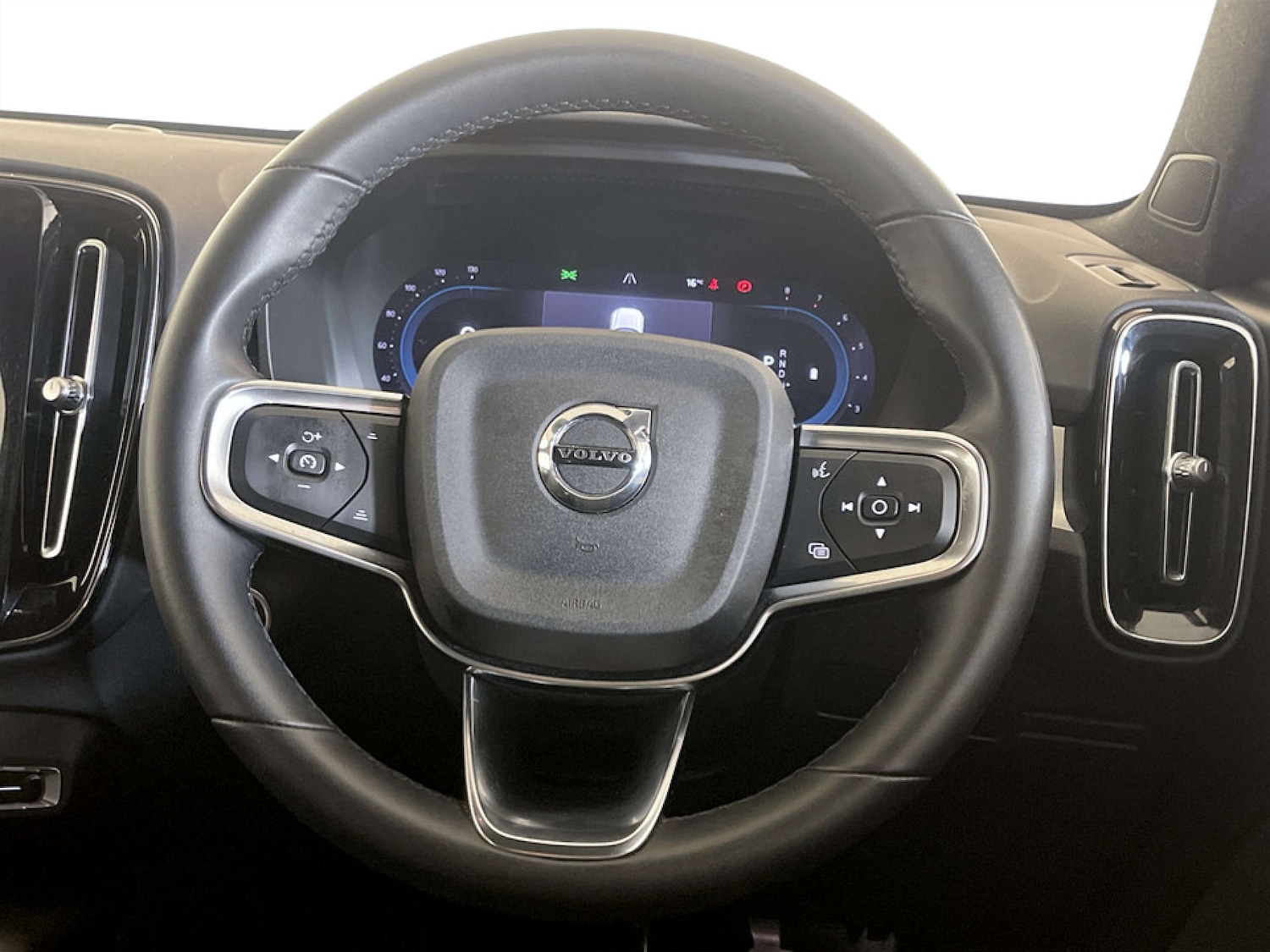 Used Volvo XC40 2022 for sale - 77186089: Photo 17