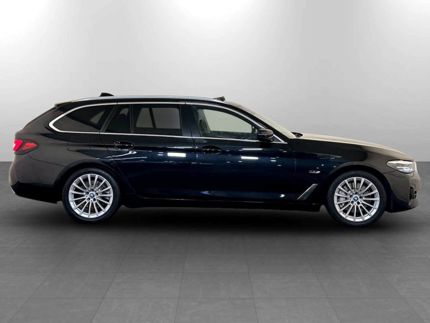 Used BMW 5 Series 2023 for sale - 77185948: Photo 11