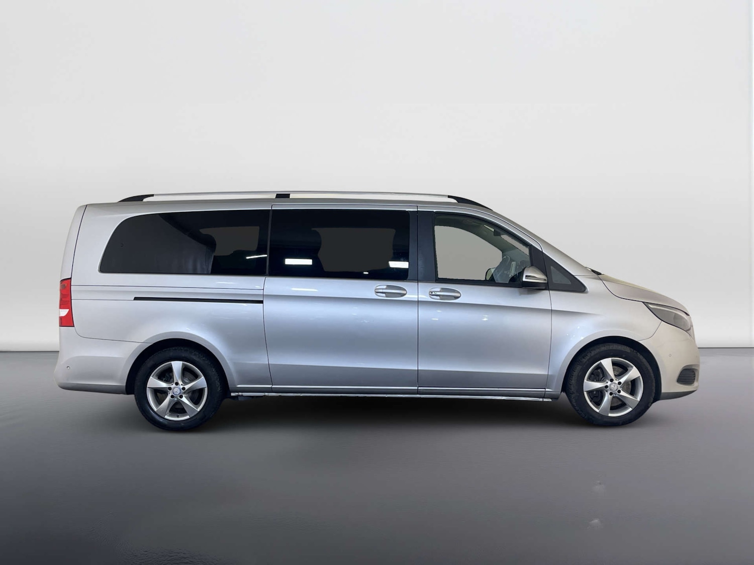 Used Mercedes-Benz V-Class 2016 for sale - 77920779: Photo 11