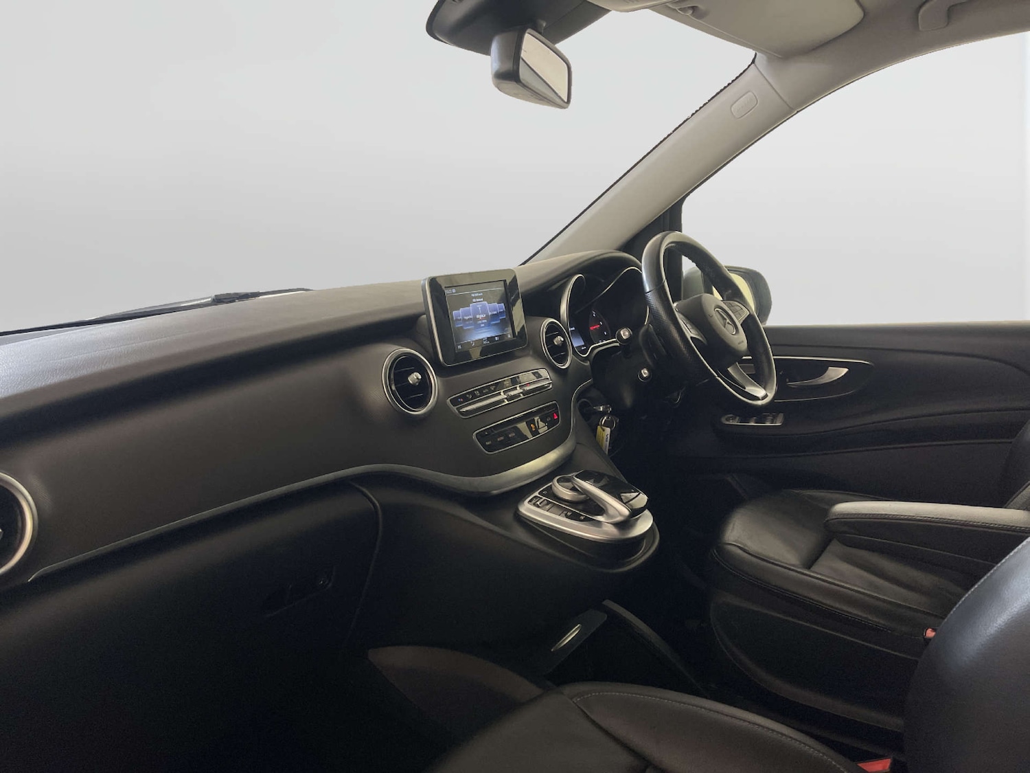 Used Mercedes-Benz V-Class 2016 for sale - 77920779: Photo 12