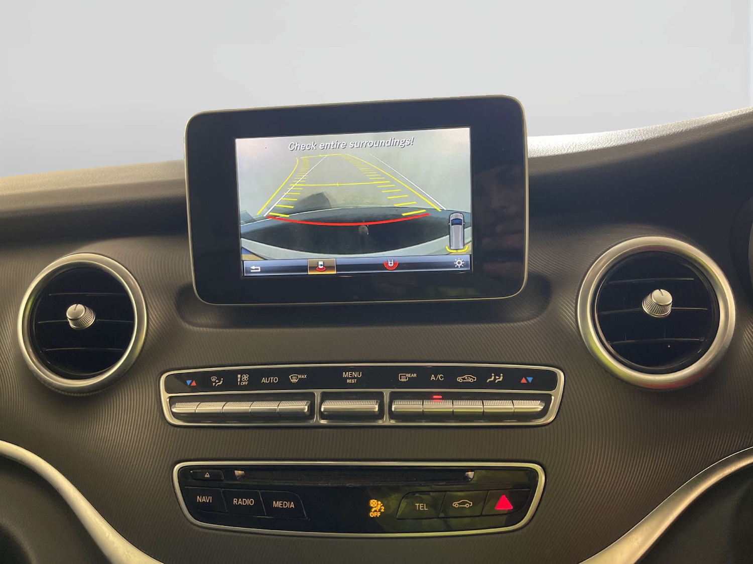 Used Mercedes-Benz V-Class 2016 for sale - 77920779: Photo 20