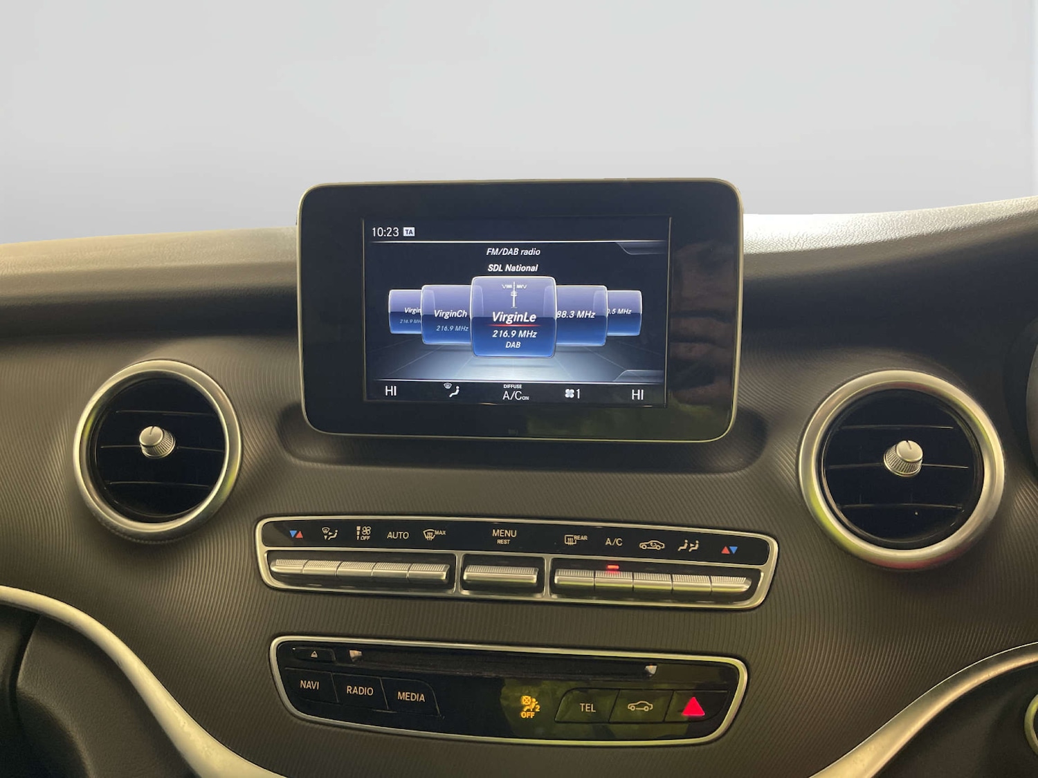 Used Mercedes-Benz V-Class 2016 for sale - 77920779: Photo 22