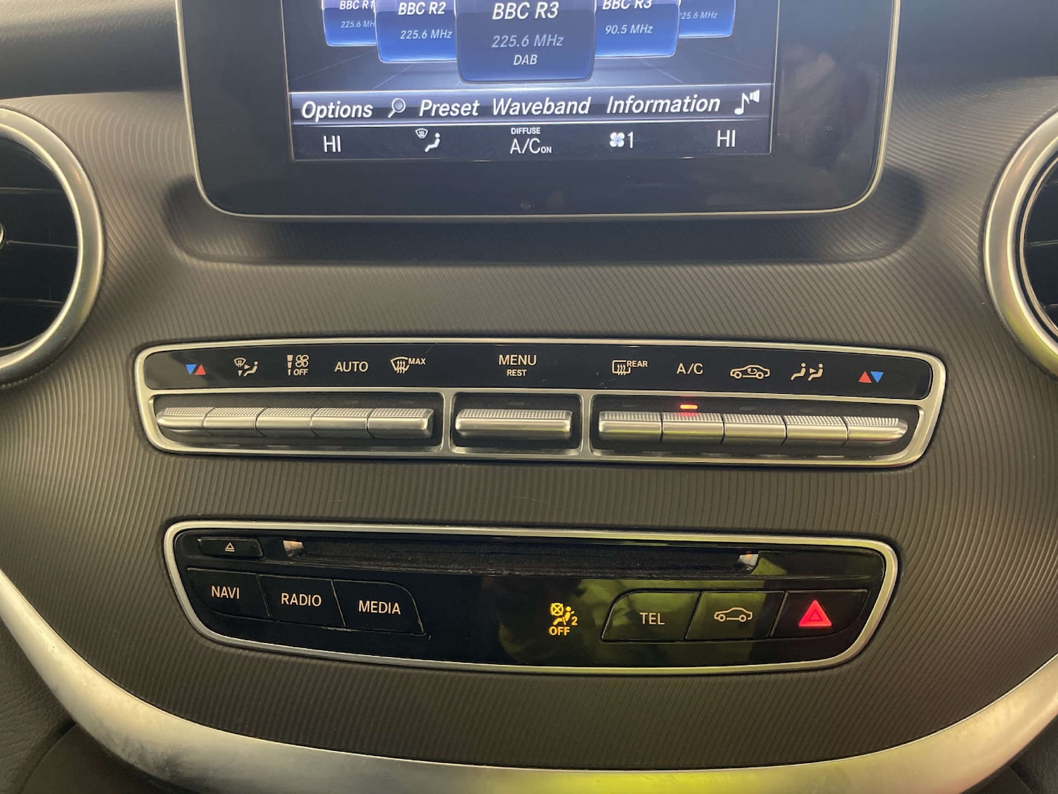 Used Mercedes-Benz V-Class 2016 for sale - 77920779: Photo 24