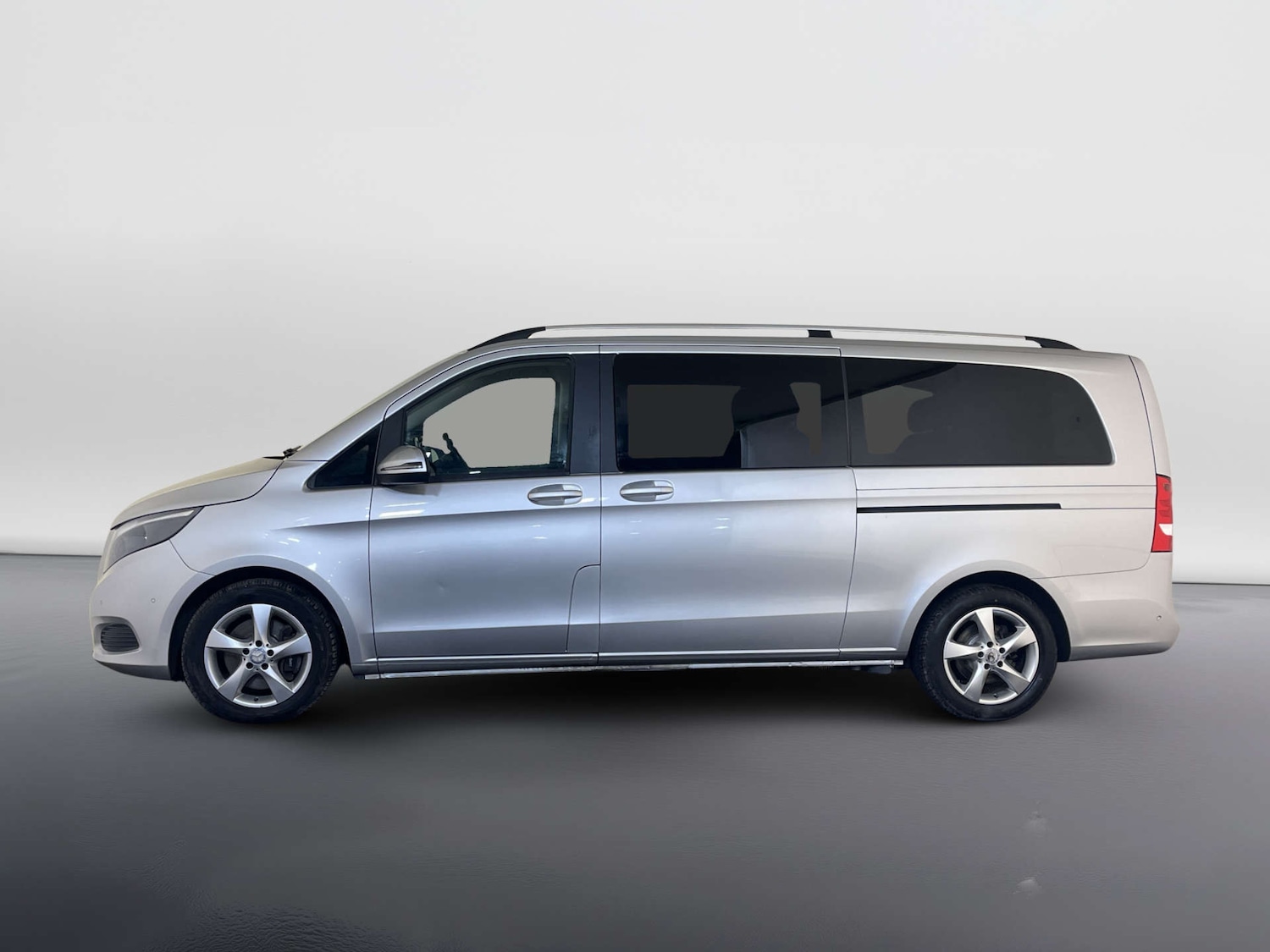 Used Mercedes-Benz V-Class 2016 for sale - 77920779: Photo 7