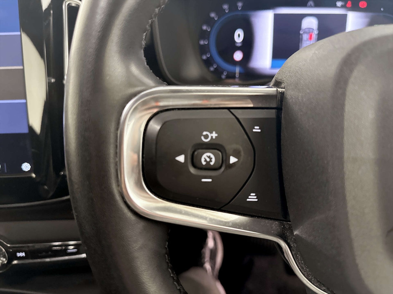 Used Volvo XC40 2022 for sale - 77643150: Photo 17