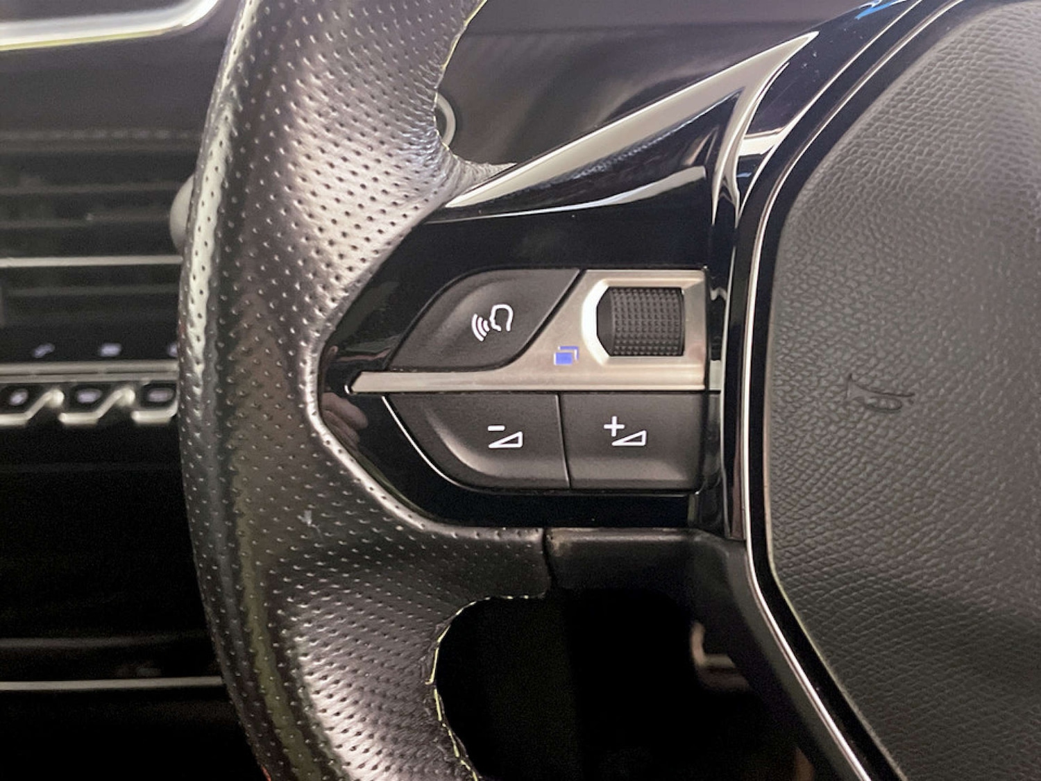 Used Peugeot 2008 2021 for sale - 77720525: Photo 17