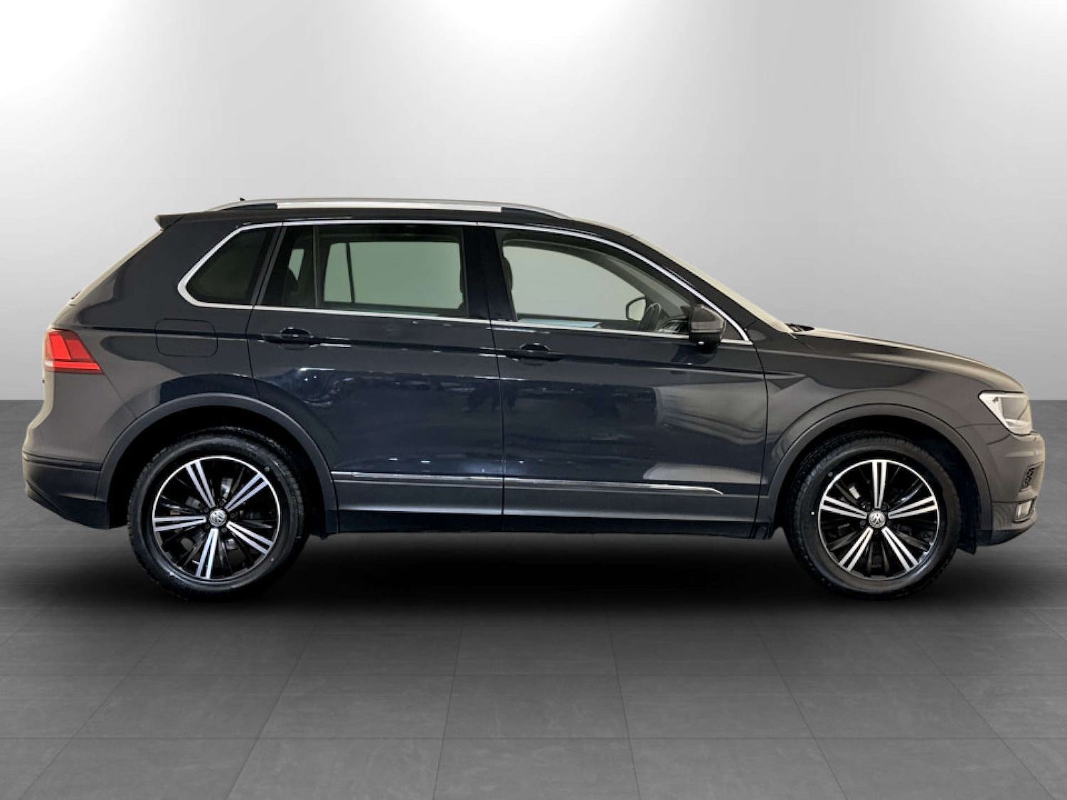 Used Volkswagen Tiguan 2017 for sale - 77494230: Photo 10