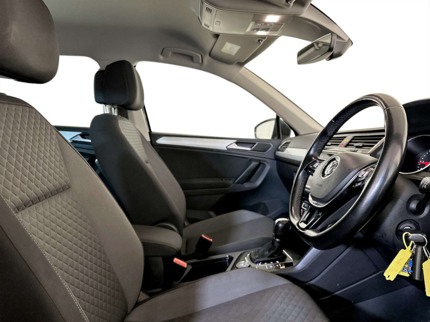 Used Volkswagen Tiguan 2017 for sale - 77494230: Photo 12