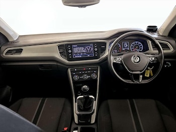 Used Volkswagen T-Roc 2020 for sale - 76862323: Photo