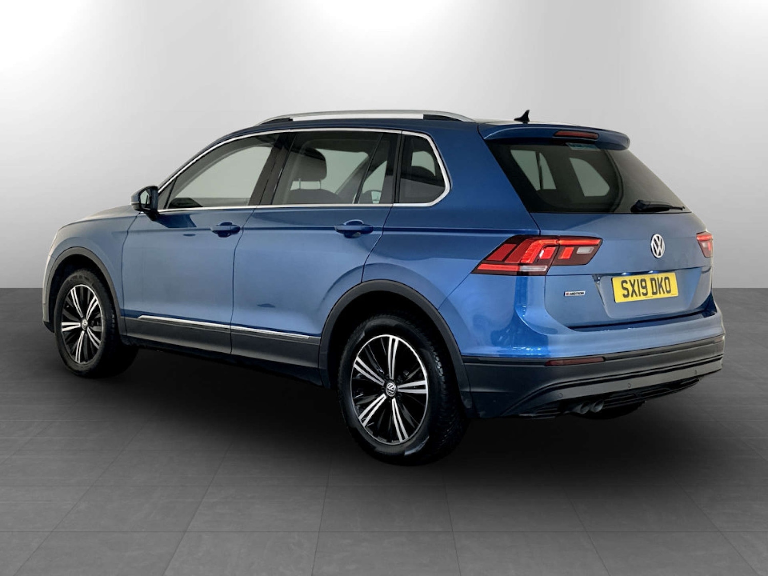 Used Volkswagen Tiguan 2019 for sale - 77195848: Photo 8