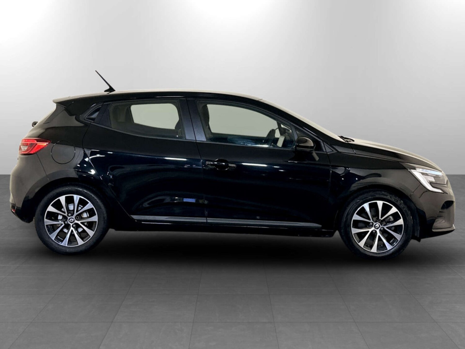 Used Renault Clio 2022 for sale - 77366780: Photo 12