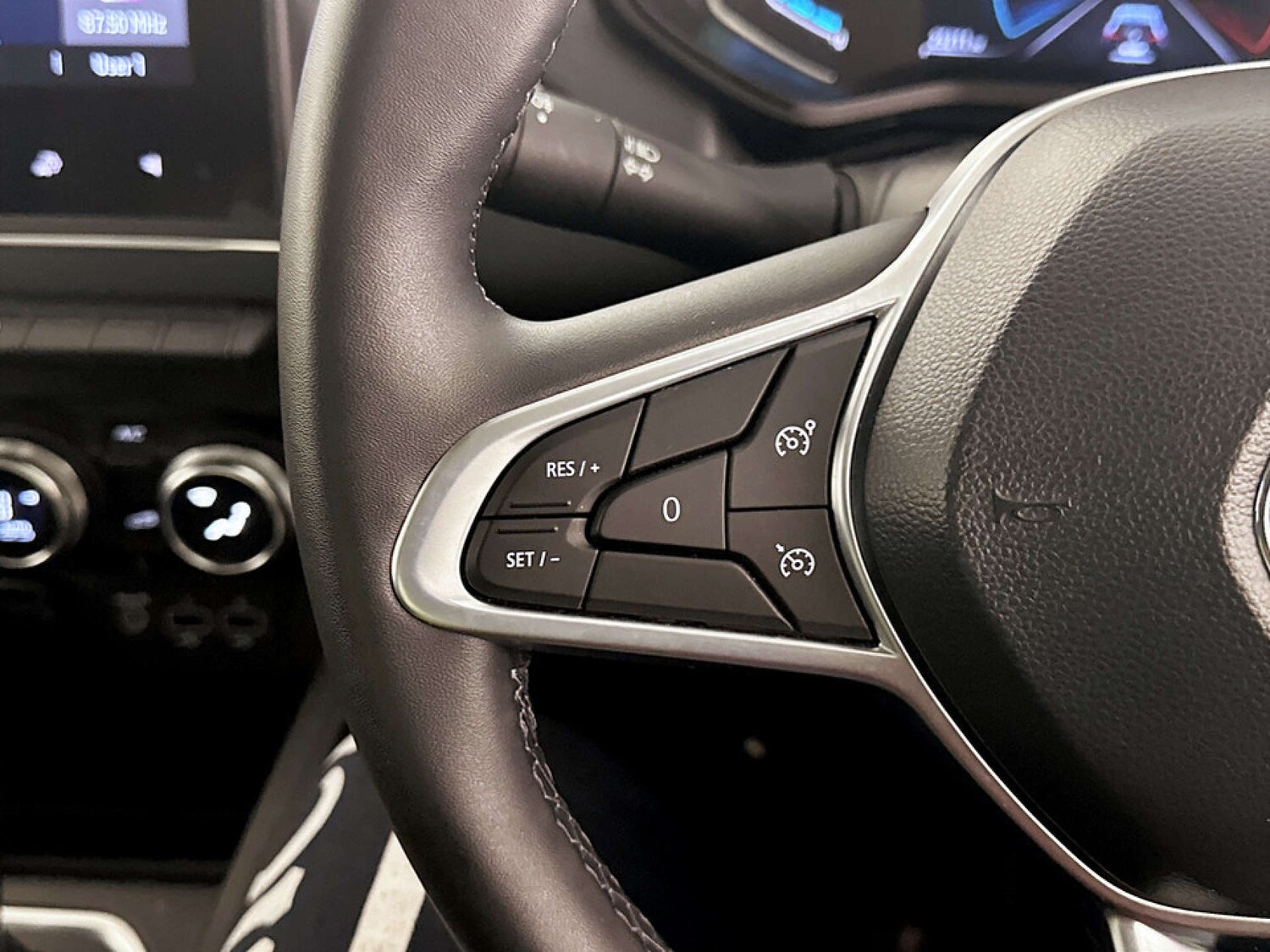 Used Renault Clio 2022 for sale - 77366780: Photo 18