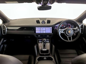 Used Porsche Cayenne 2021 for sale - 76960920: Photo