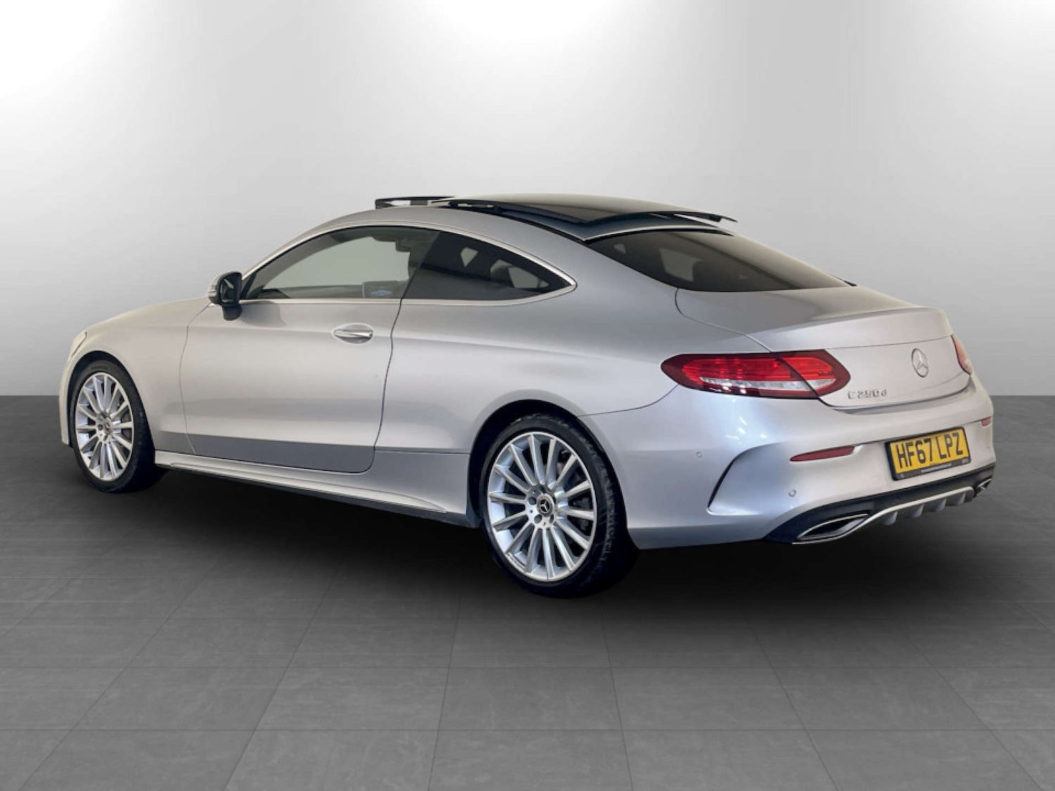 Used Mercedes-Benz C Class 2017 for sale - 77667946: Photo 8