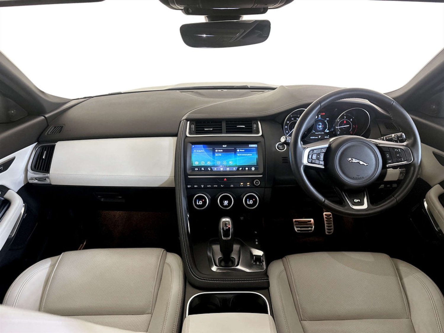 Used Jaguar E-Pace 2019 for sale - 77186048: Photo 3