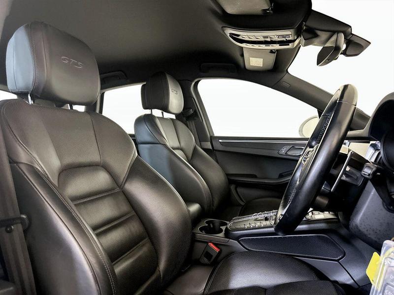 Used Porsche Macan 2020 for sale - 76344441: Photo 13
