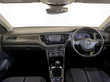Used Volkswagen T-Roc 2019 for sale - 75555659: Photo