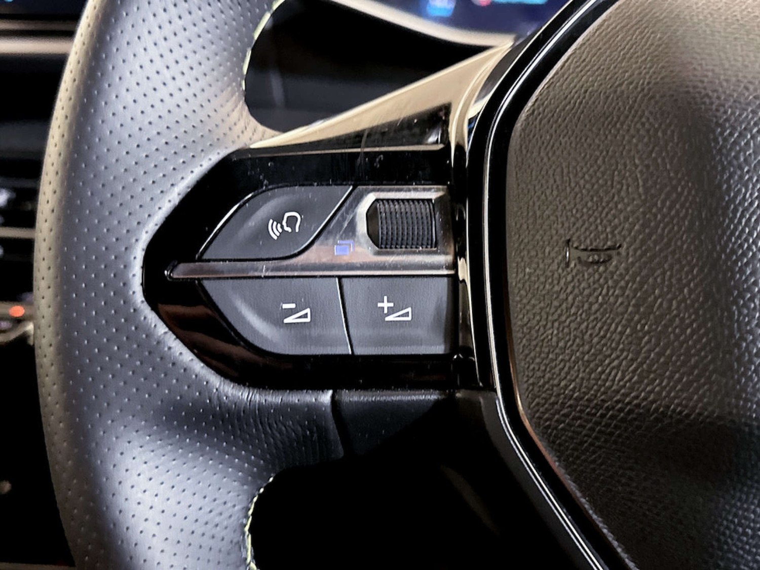 Used Peugeot 208 2023 for sale - 77639629: Photo 17