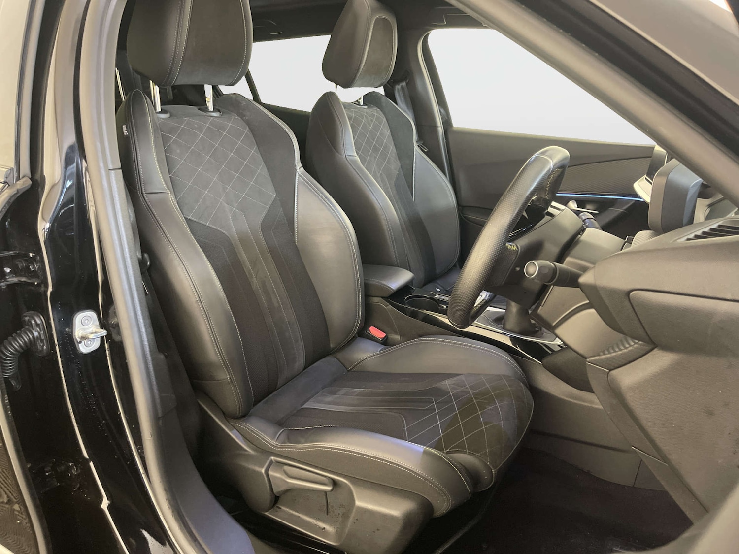 Used Peugeot 2008 2021 for sale - 77984276: Photo 13