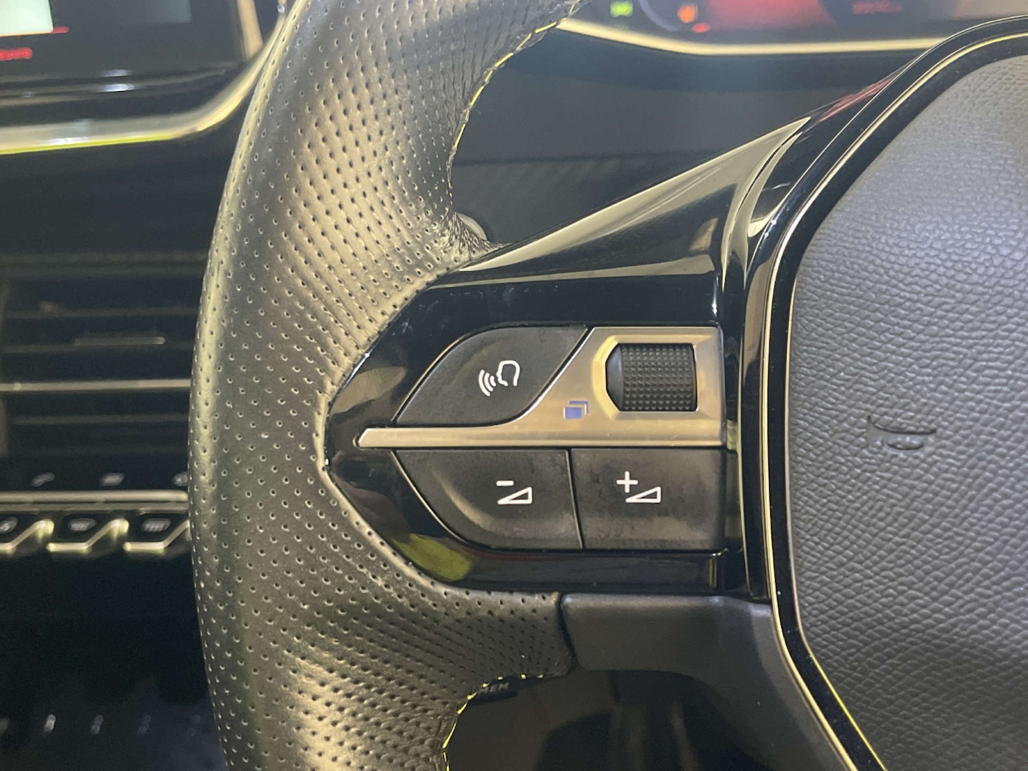 Used Peugeot 2008 2021 for sale - 77984276: Photo 17