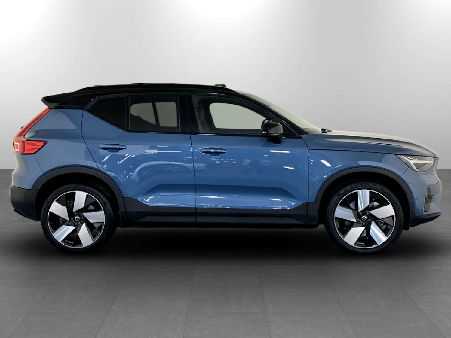 Used Volvo XC40 2023 for sale - 77667824: Photo 11