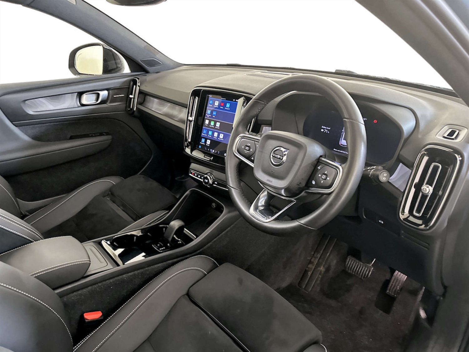 Used Volvo XC40 2023 for sale - 77667824: Photo 16