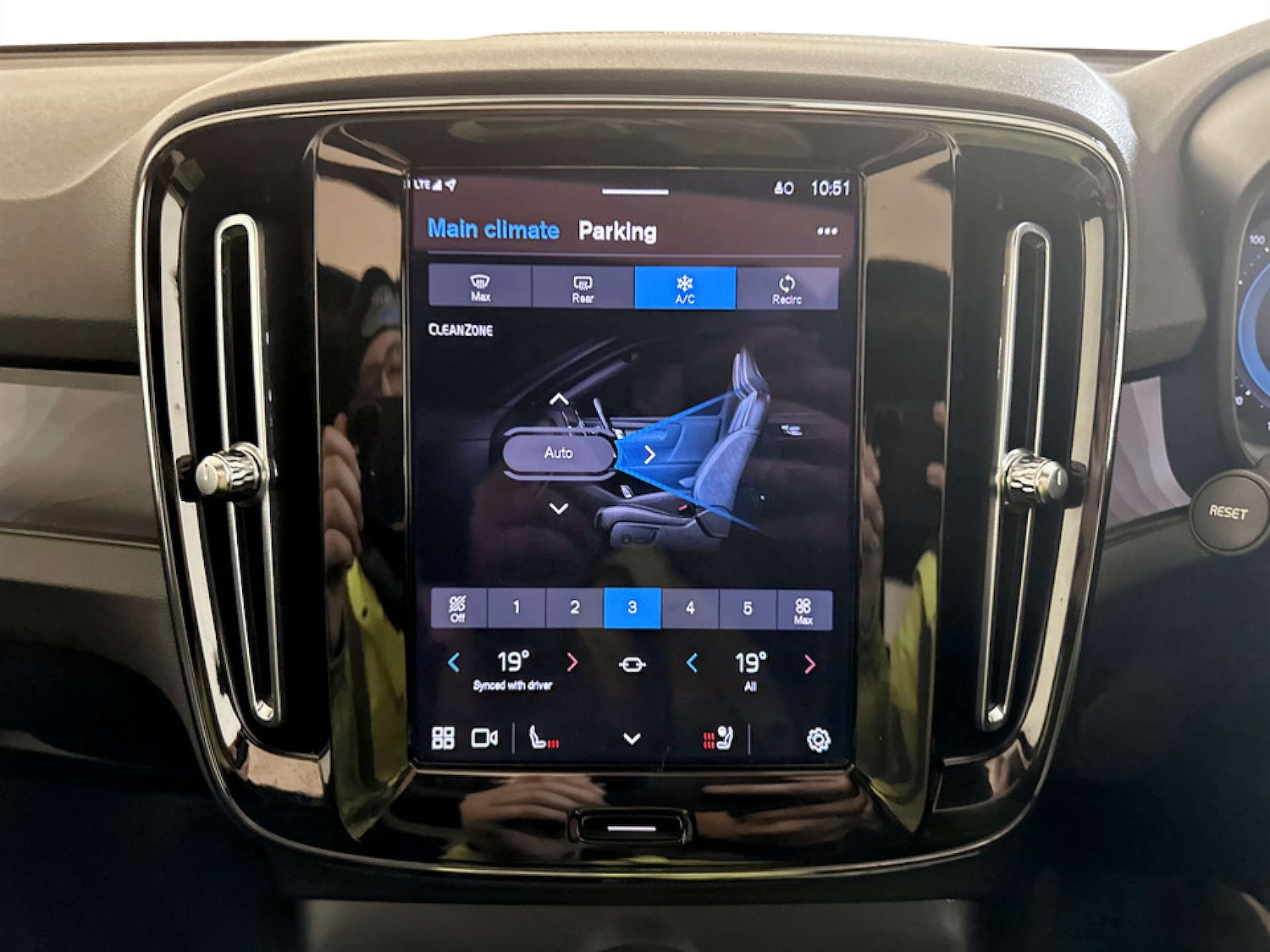 Used Volvo XC40 2023 for sale - 77667824: Photo 24