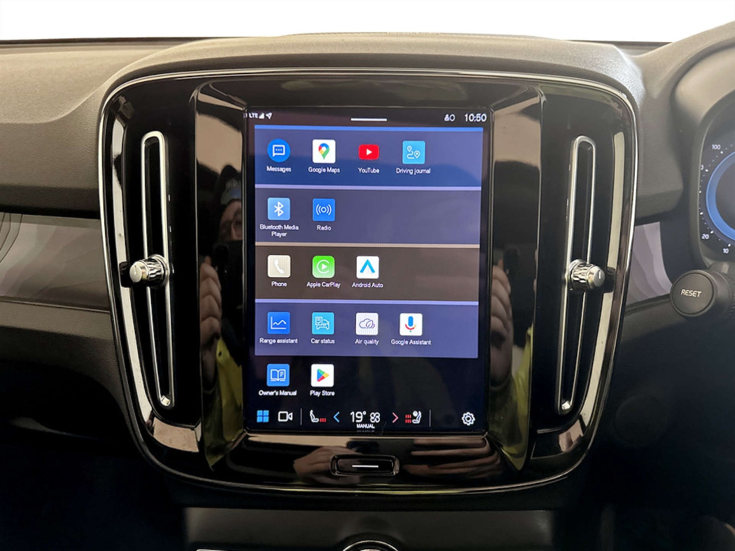 Used Volvo XC40 2023 for sale - 77667824: Photo 25