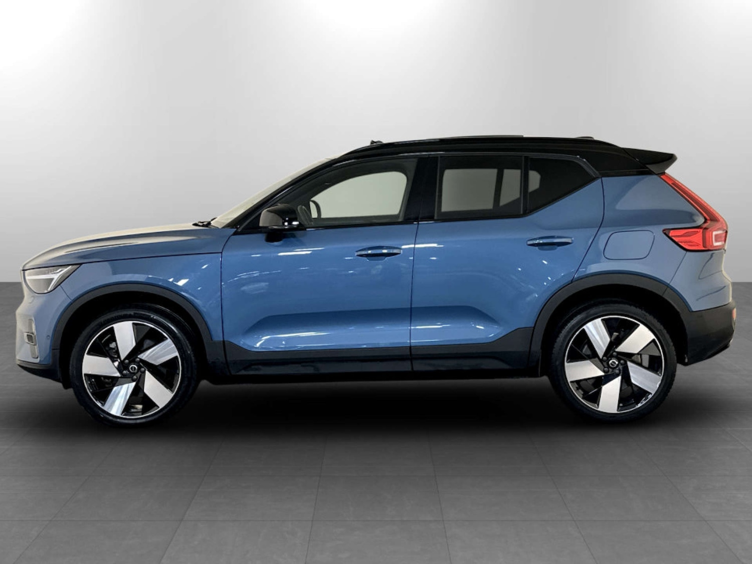 Used Volvo XC40 2023 for sale - 77667824: Photo 7