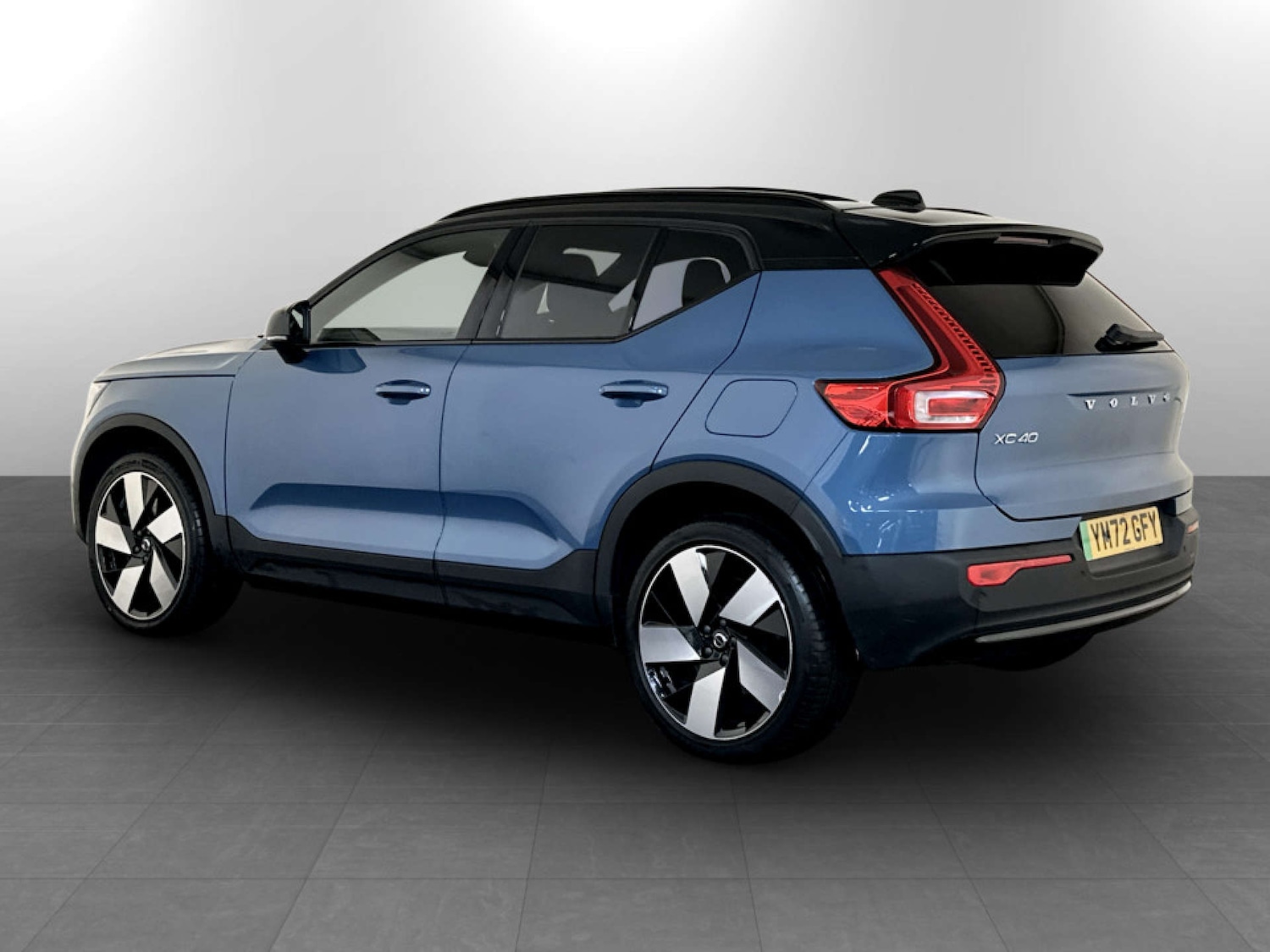 Used Volvo XC40 2023 for sale - 77667824: Photo 8