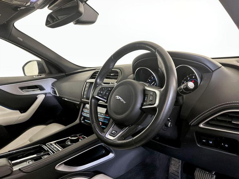 Used Jaguar F-Pace 2017 for sale - 76716372: Photo 13