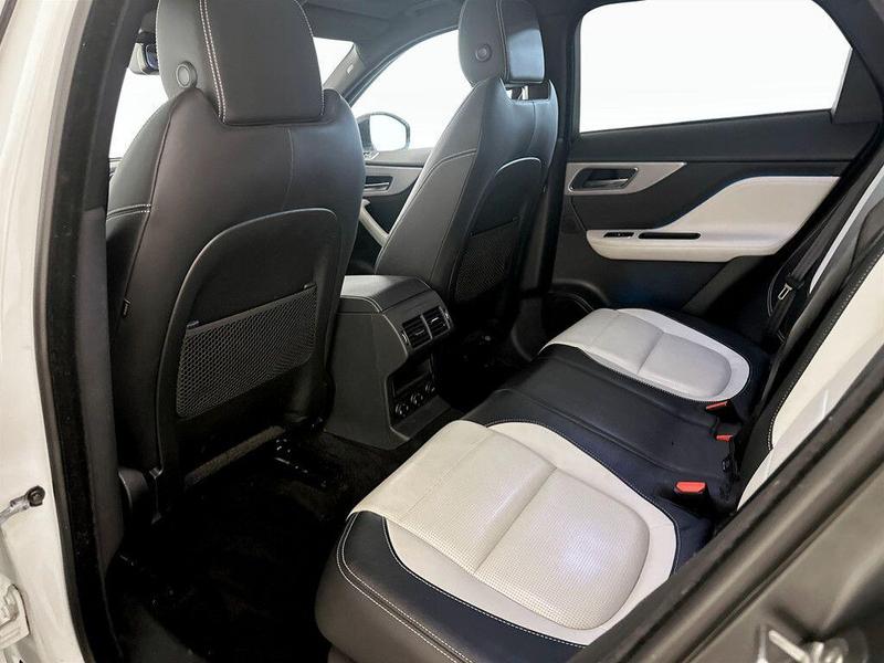 Used Jaguar F-Pace 2017 for sale - 76716372: Photo 15