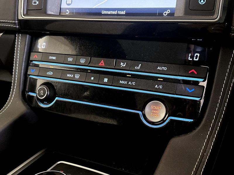 Used Jaguar F-Pace 2017 for sale - 76716372: Photo 26