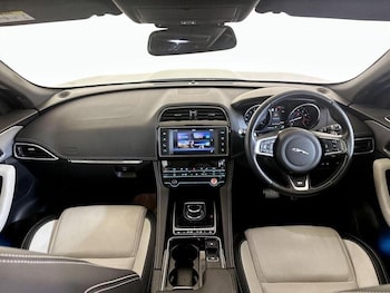 Used Jaguar F-Pace 2017 for sale - 76716372: Photo